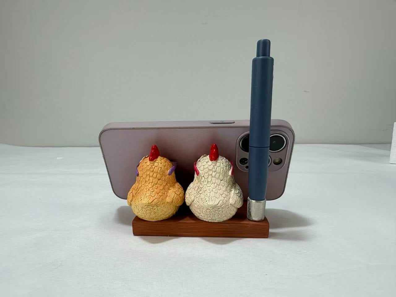 Soporte para Móvil y Bolígrafo con 2 pollitas con Gafas - Regalo Original y Divertido