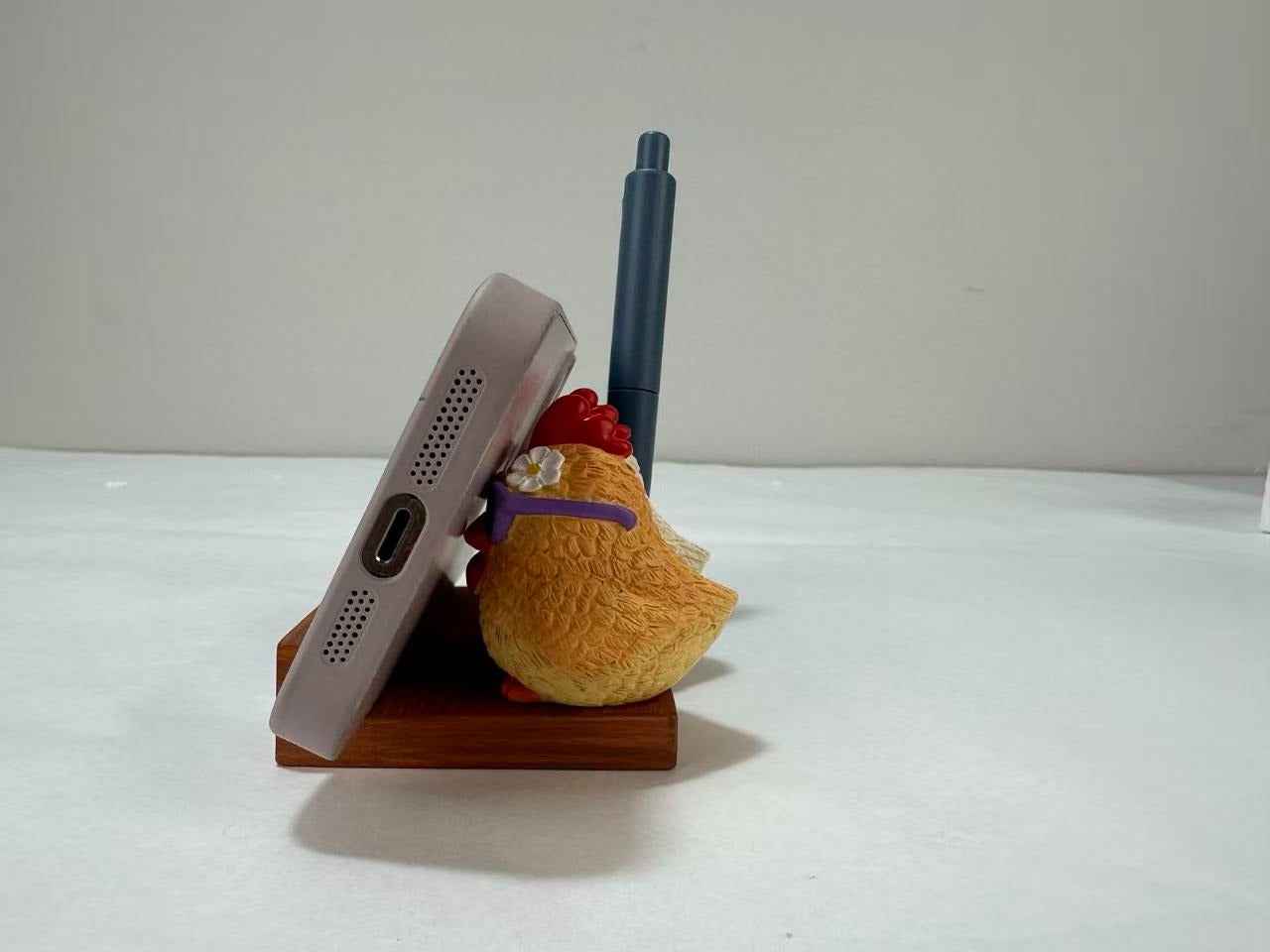 Soporte para Móvil y Bolígrafo con 2 pollitas con Gafas - Regalo Original y Divertido